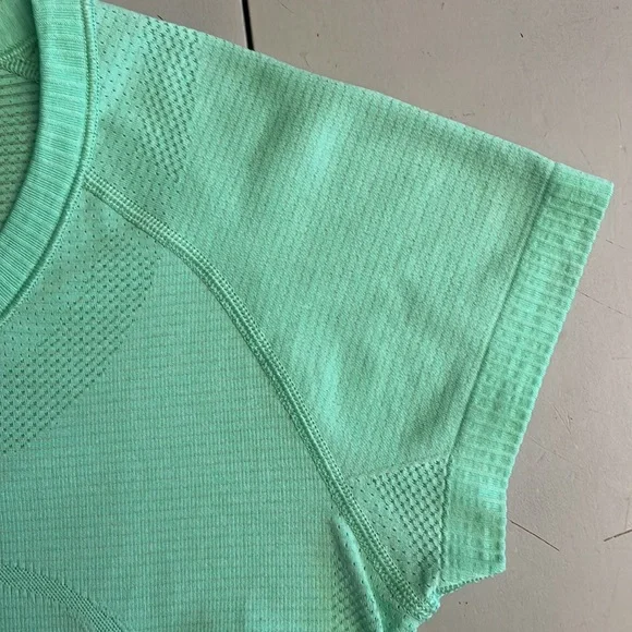 Lululemon’s Swiftly Tech Crew T in lime green (size 6) - Picture 5 of 10